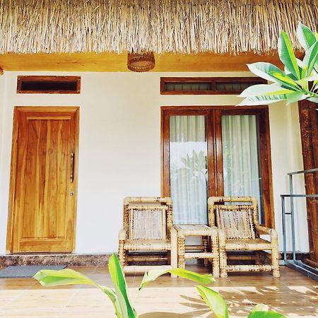 Peraja Bungalows Loyok Sangyang Екстериор снимка