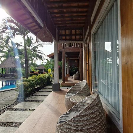 Peraja Bungalows Loyok Sangyang Екстериор снимка