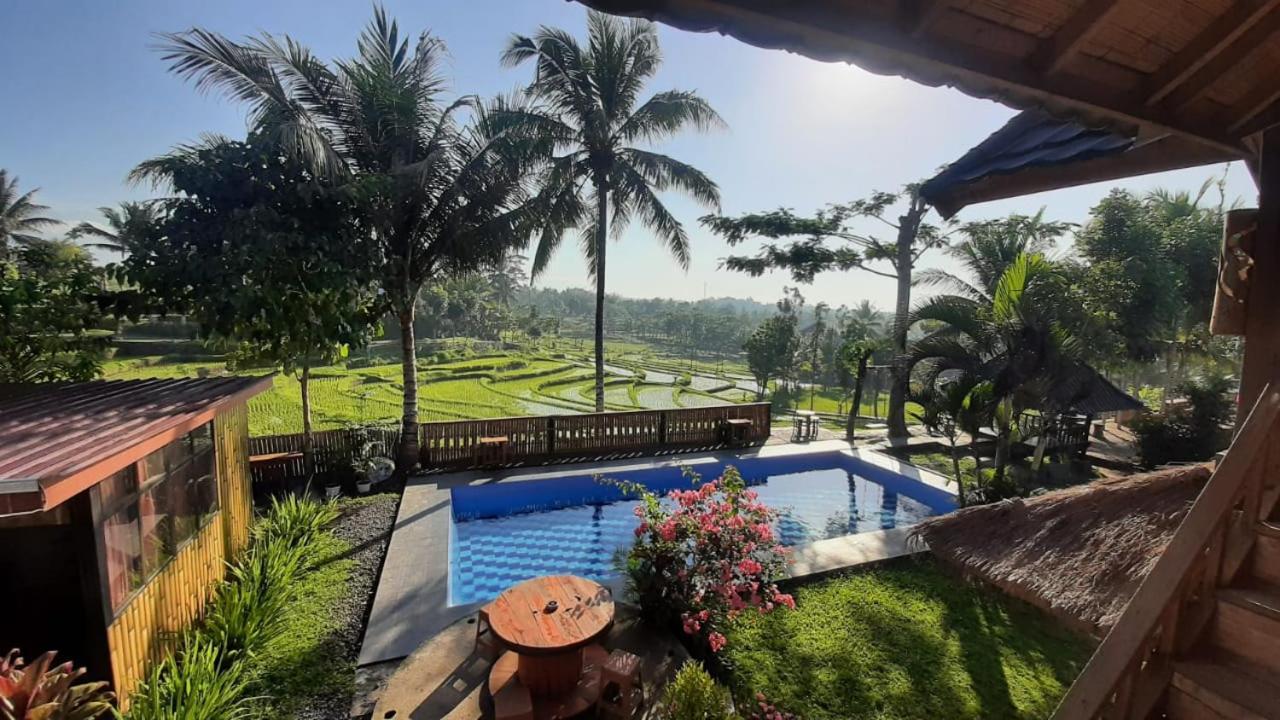 Peraja Bungalows Loyok Sangyang Екстериор снимка