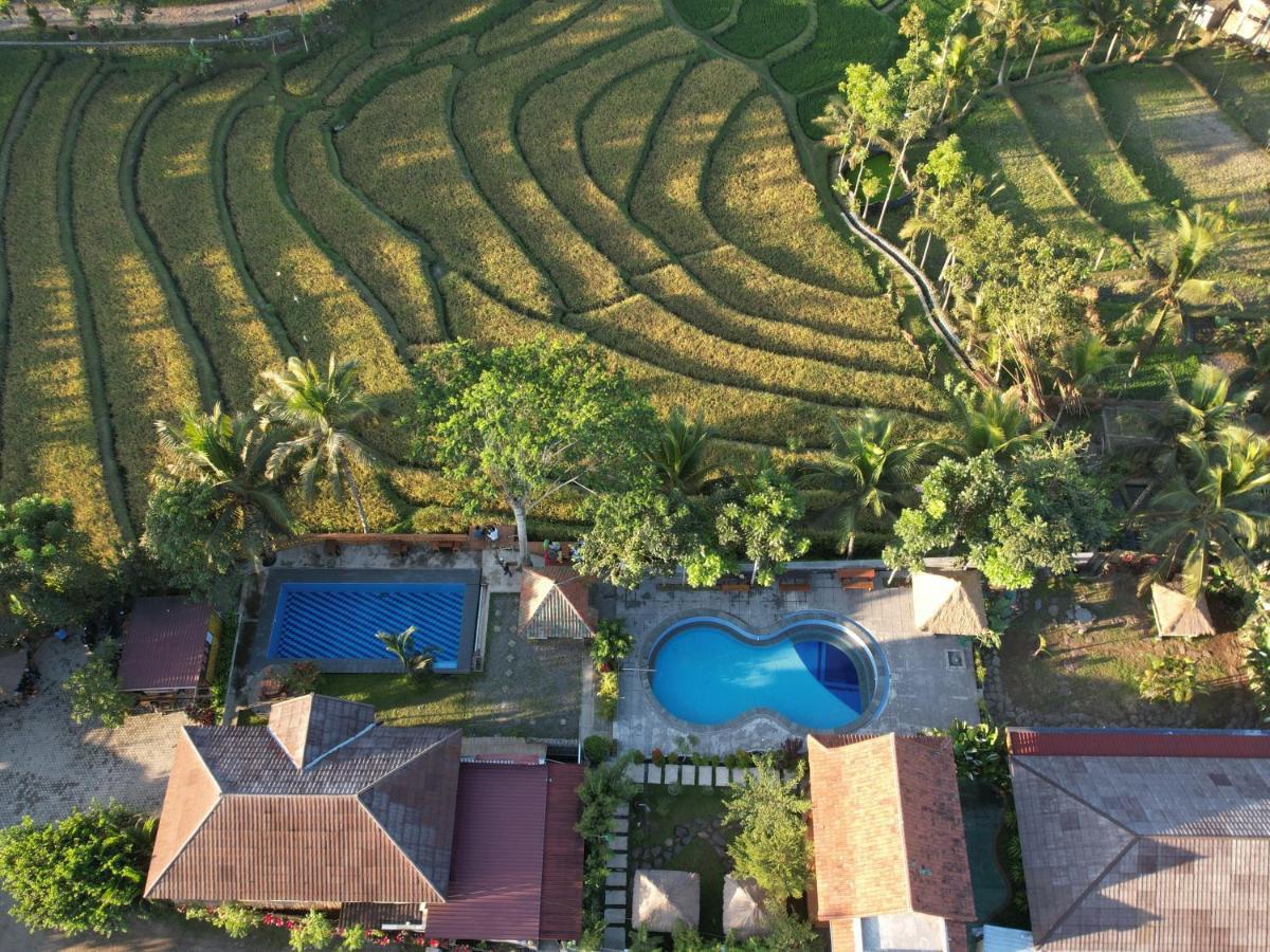 Peraja Bungalows Loyok Sangyang Екстериор снимка