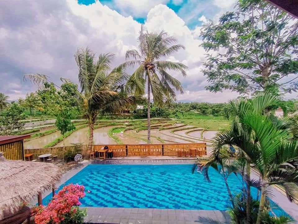 Peraja Bungalows Loyok Sangyang Екстериор снимка