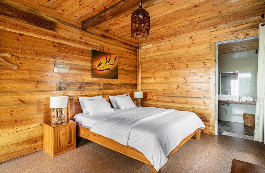 Peraja Bungalows Loyok Sangyang Екстериор снимка