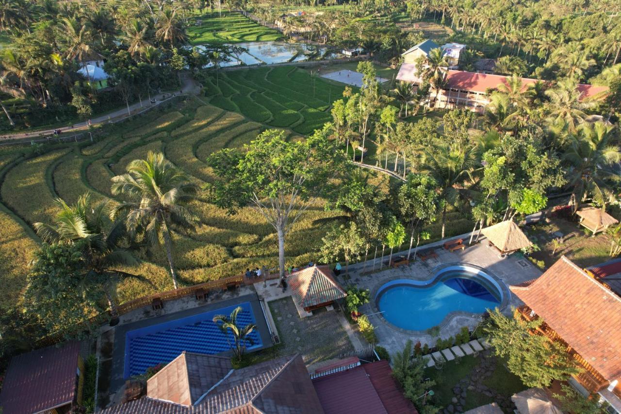 Peraja Bungalows Loyok Sangyang Екстериор снимка
