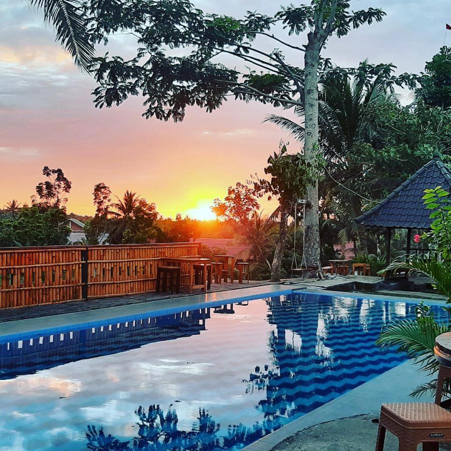 Peraja Bungalows Loyok Sangyang Екстериор снимка
