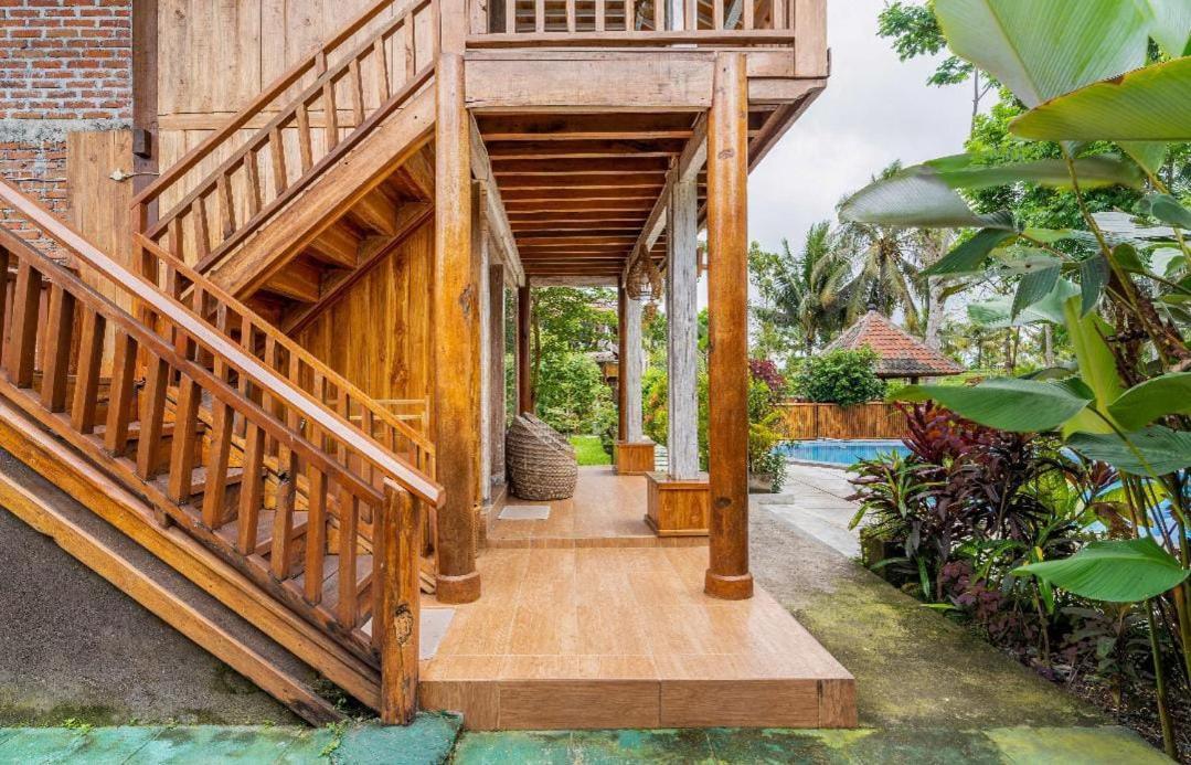 Peraja Bungalows Loyok Sangyang Екстериор снимка