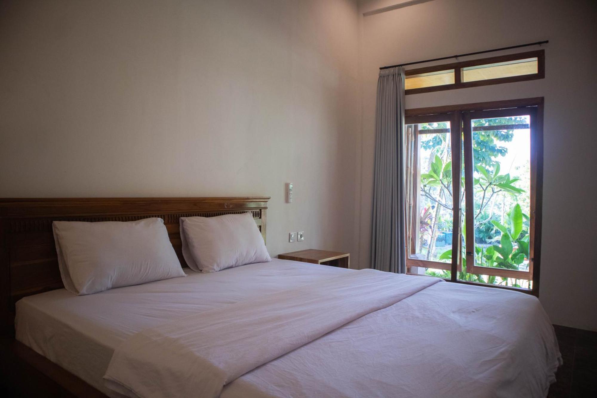 Peraja Bungalows Loyok Sangyang Екстериор снимка