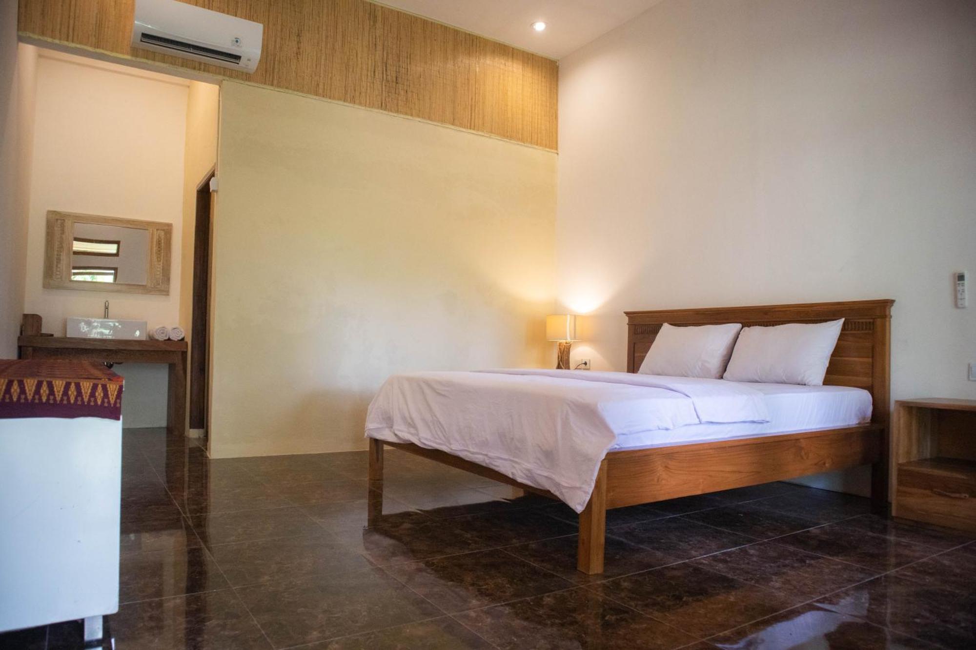 Peraja Bungalows Loyok Sangyang Стая снимка