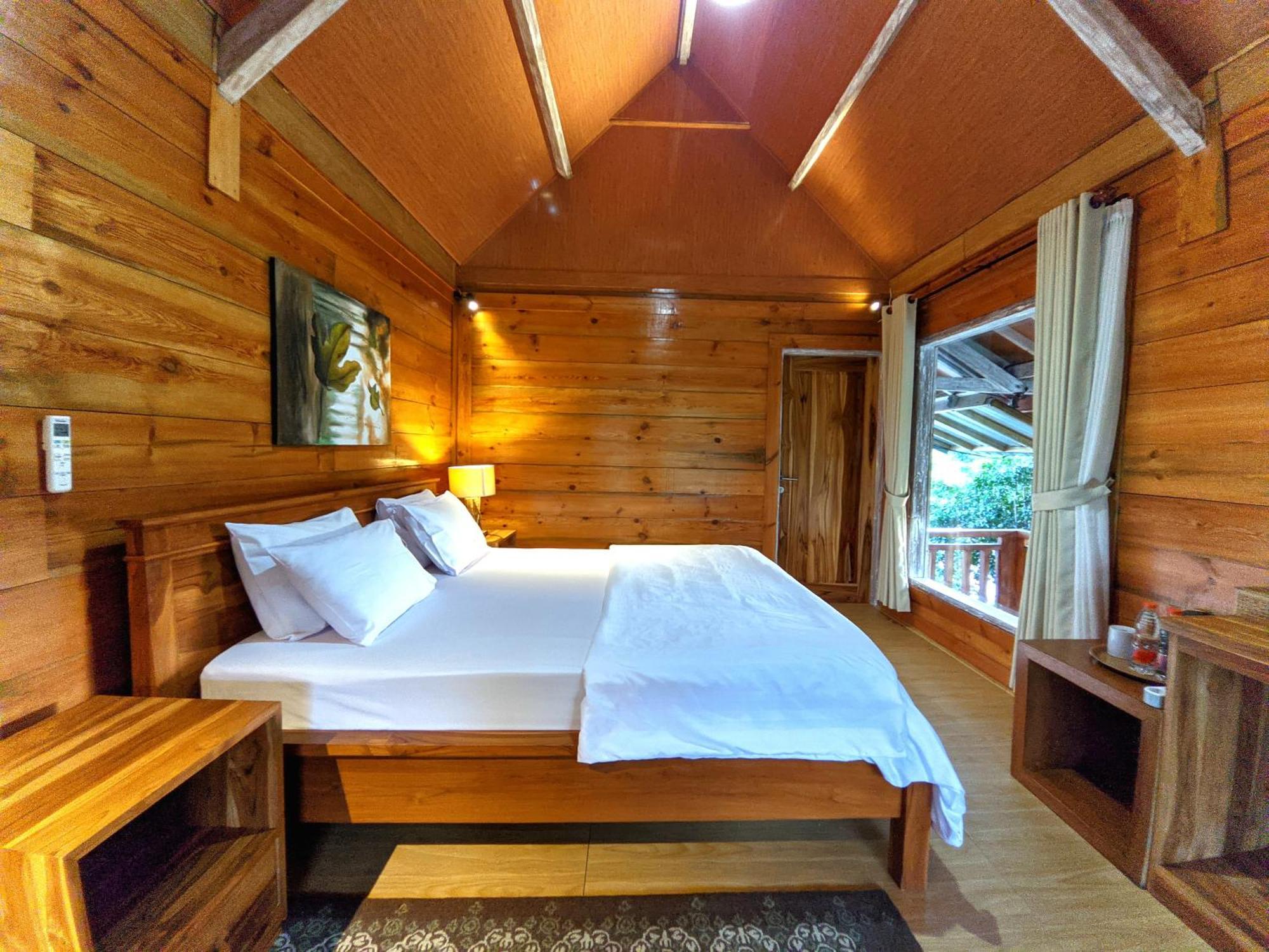 Peraja Bungalows Loyok Sangyang Стая снимка