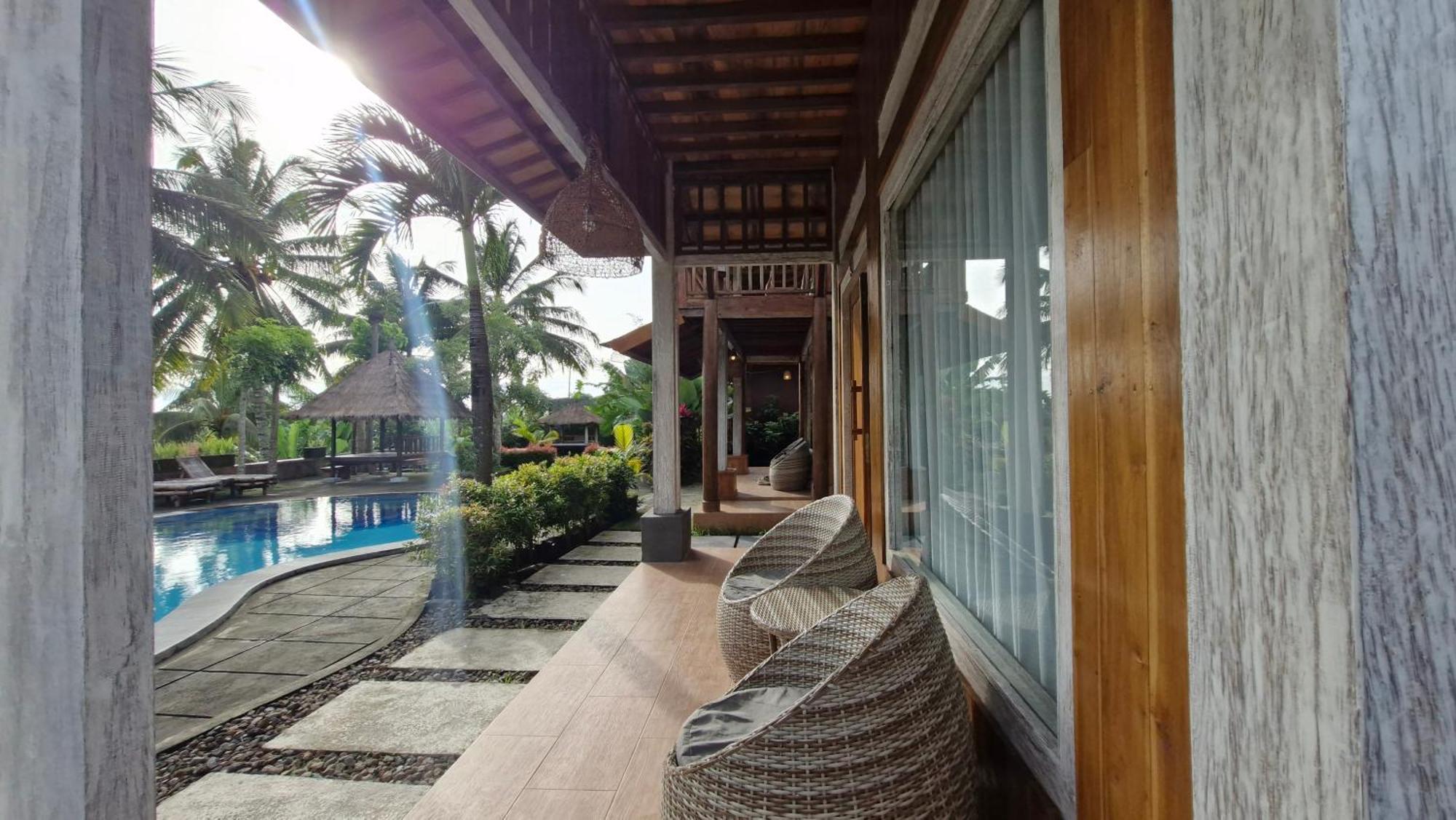 Peraja Bungalows Loyok Sangyang Екстериор снимка