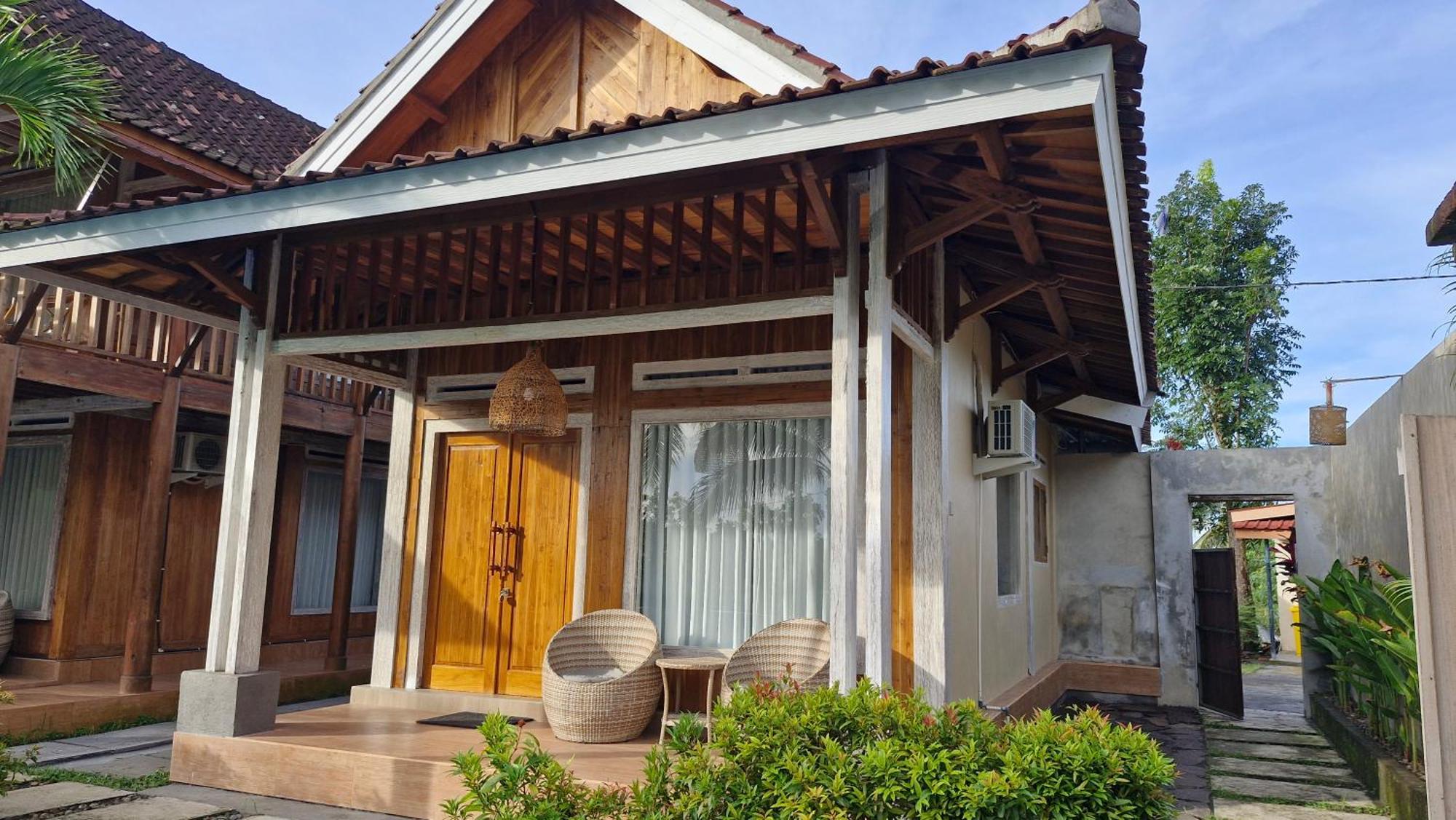 Peraja Bungalows Loyok Sangyang Екстериор снимка