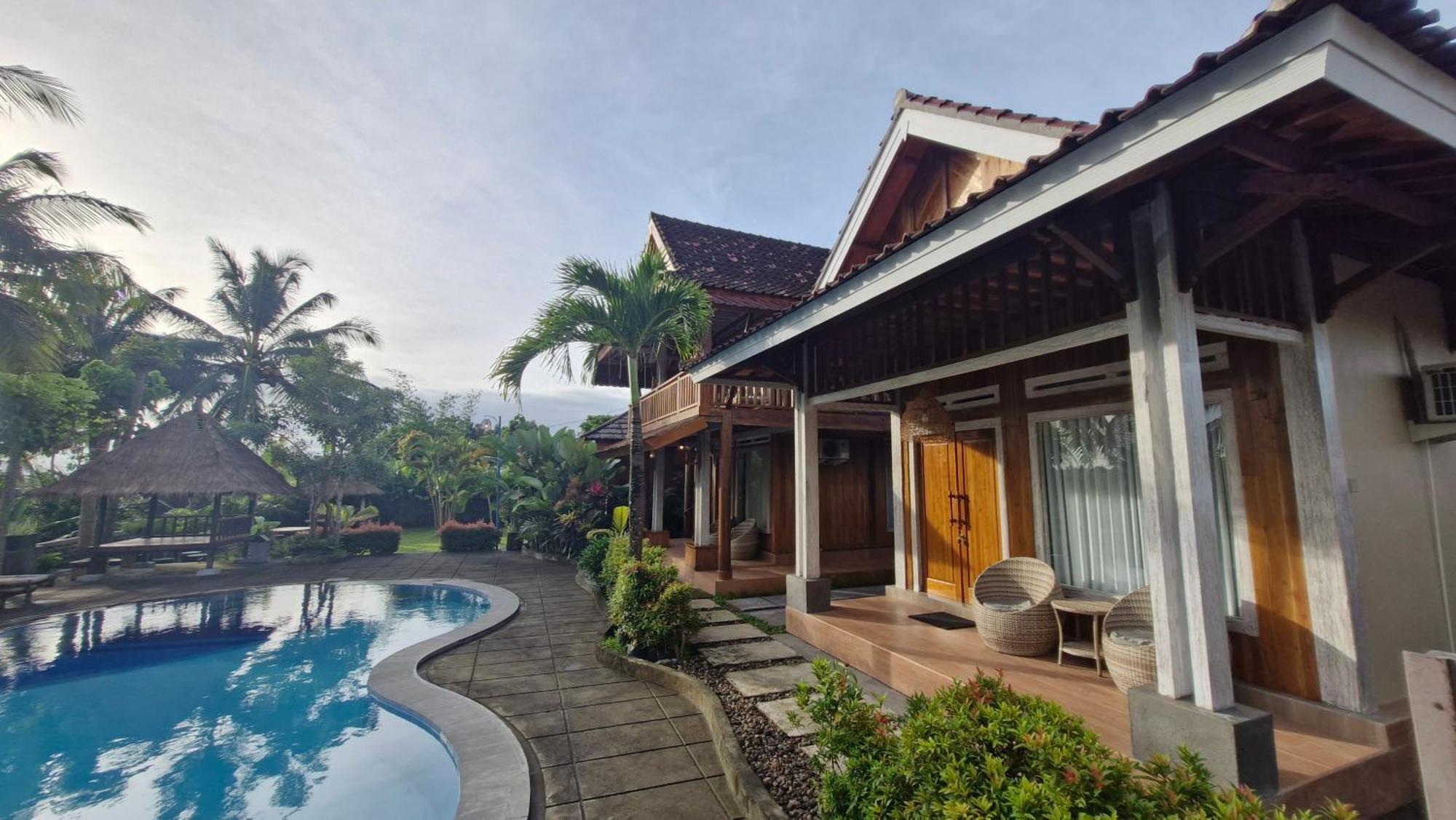 Peraja Bungalows Loyok Sangyang Екстериор снимка